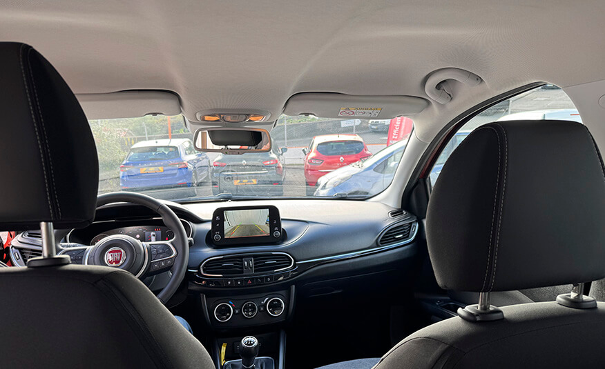 fiat-tipo-cross-neo-cars-stand-funchal-3