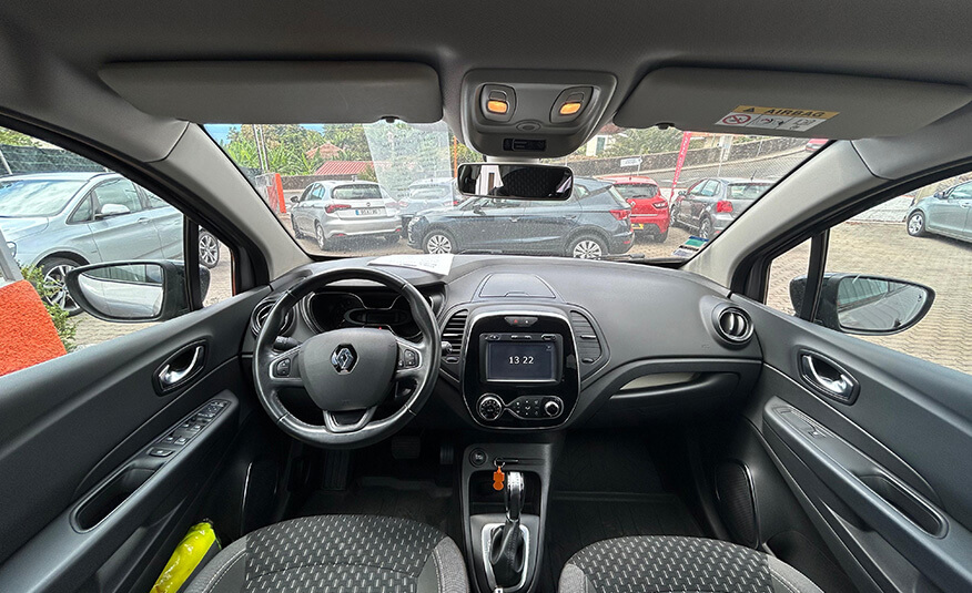 renault-captur-2018-neo-cars-stand-funchal-3