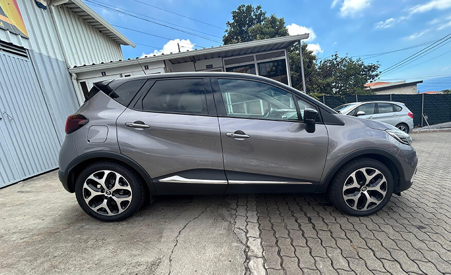 renault-captur-2018-neo-cars-stand-funchal-4