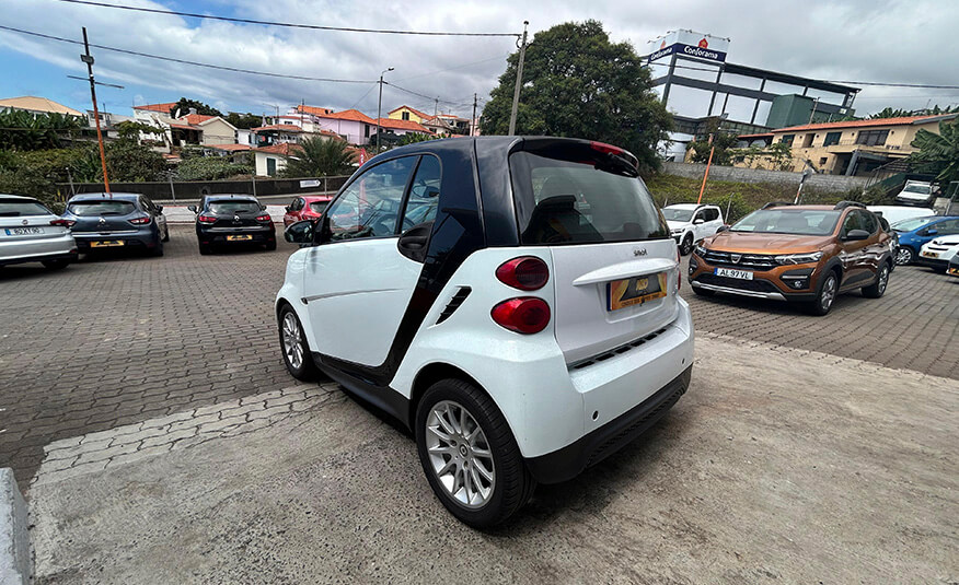 smart-forwo-neo-cars-stand-funchal-3