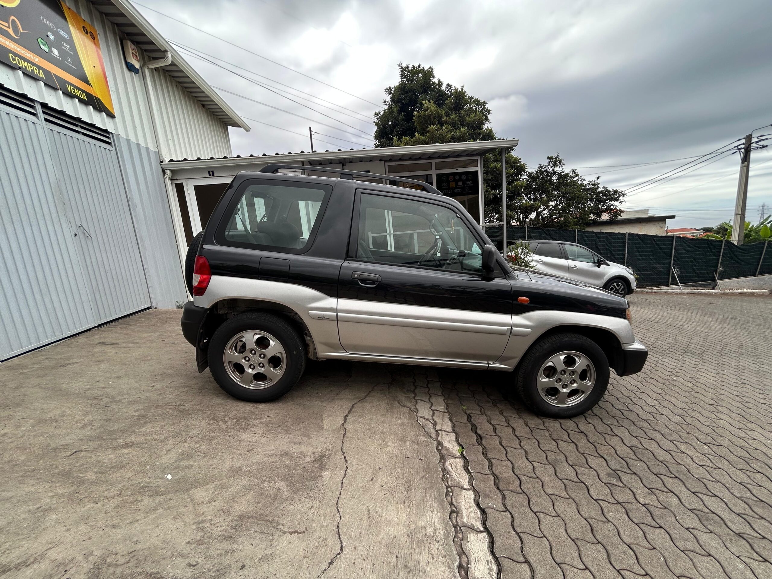 2000 Mitsubishi Pajero