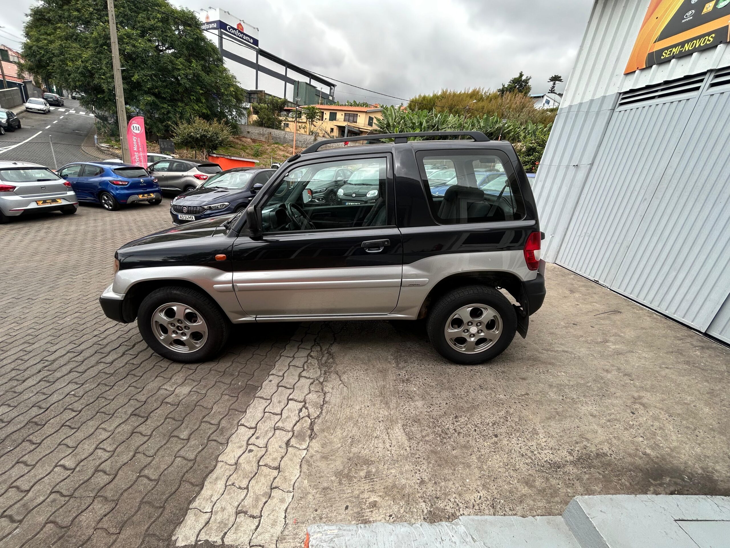 2000 Mitsubishi Pajero