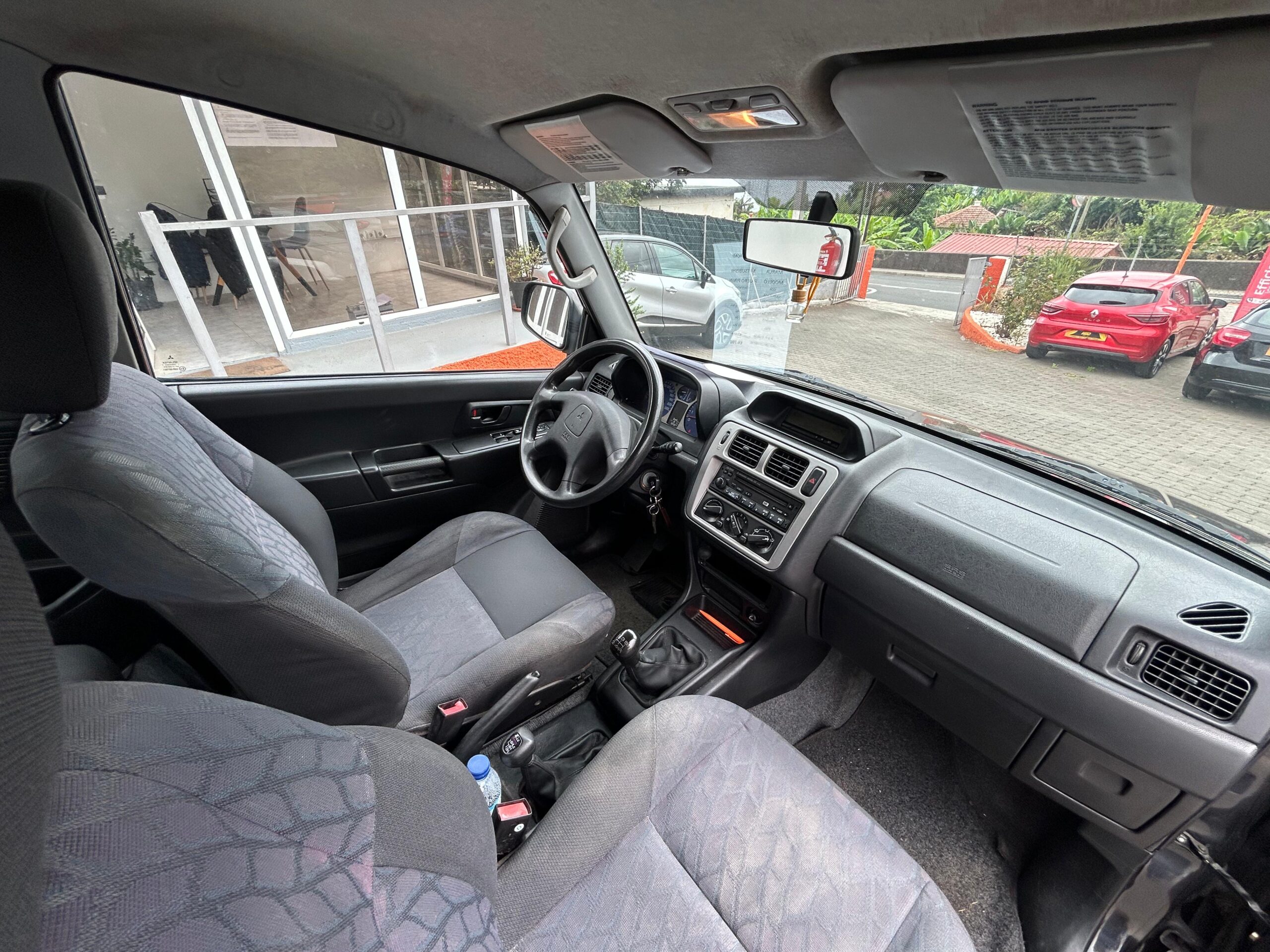 2000 Mitsubishi Pajero