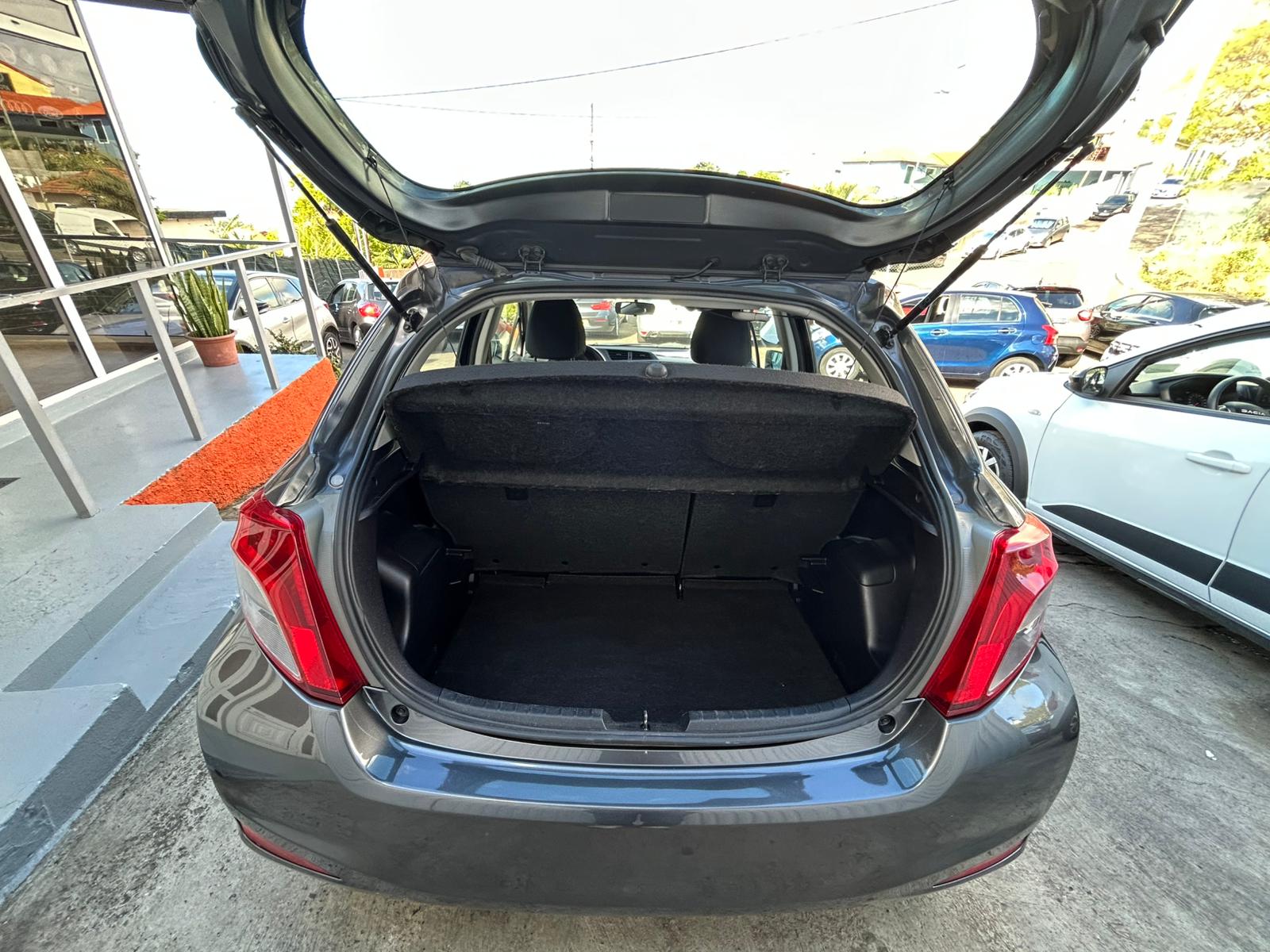 2014 TOYOYA YARIS