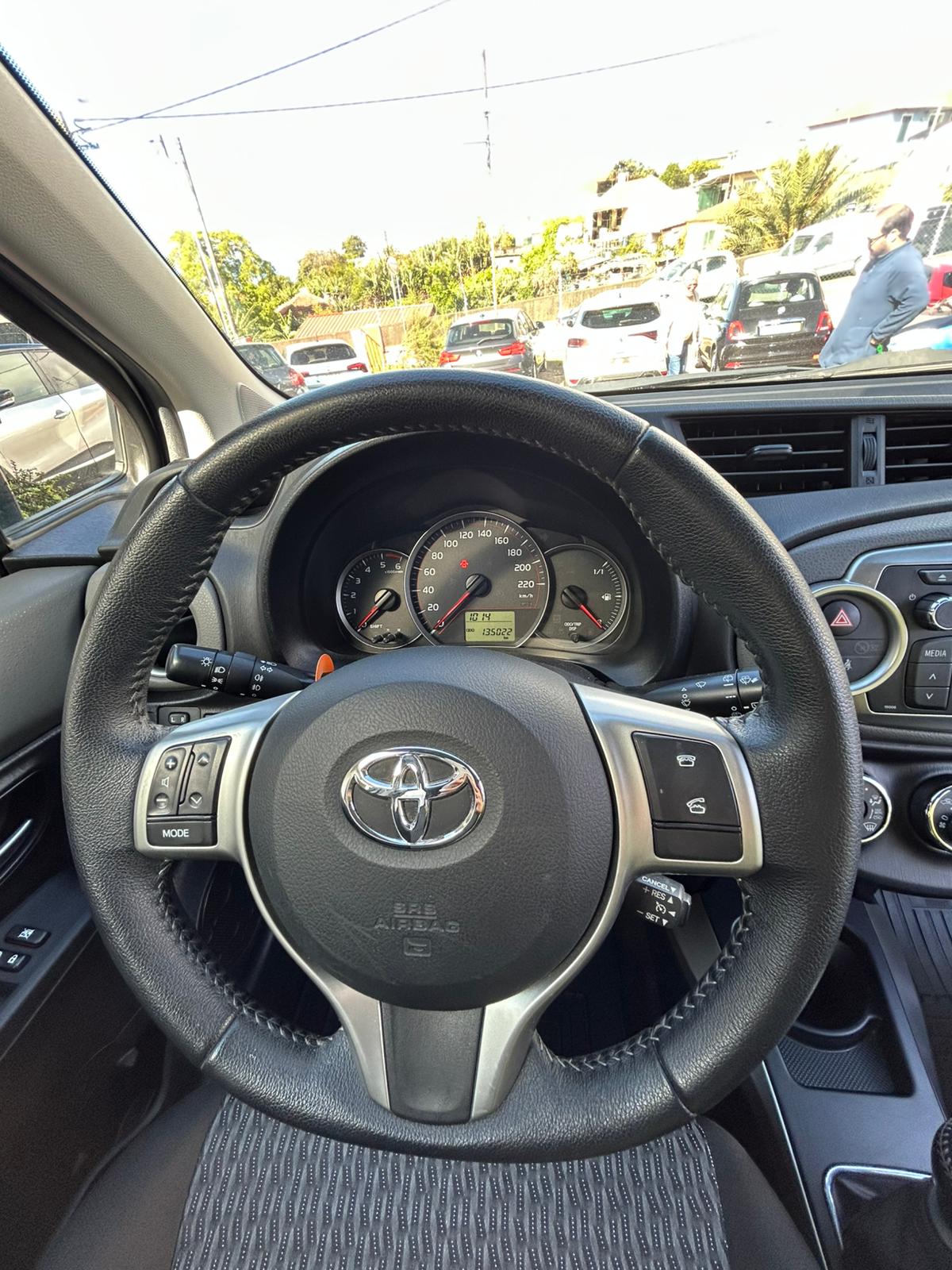 2014 TOYOYA YARIS