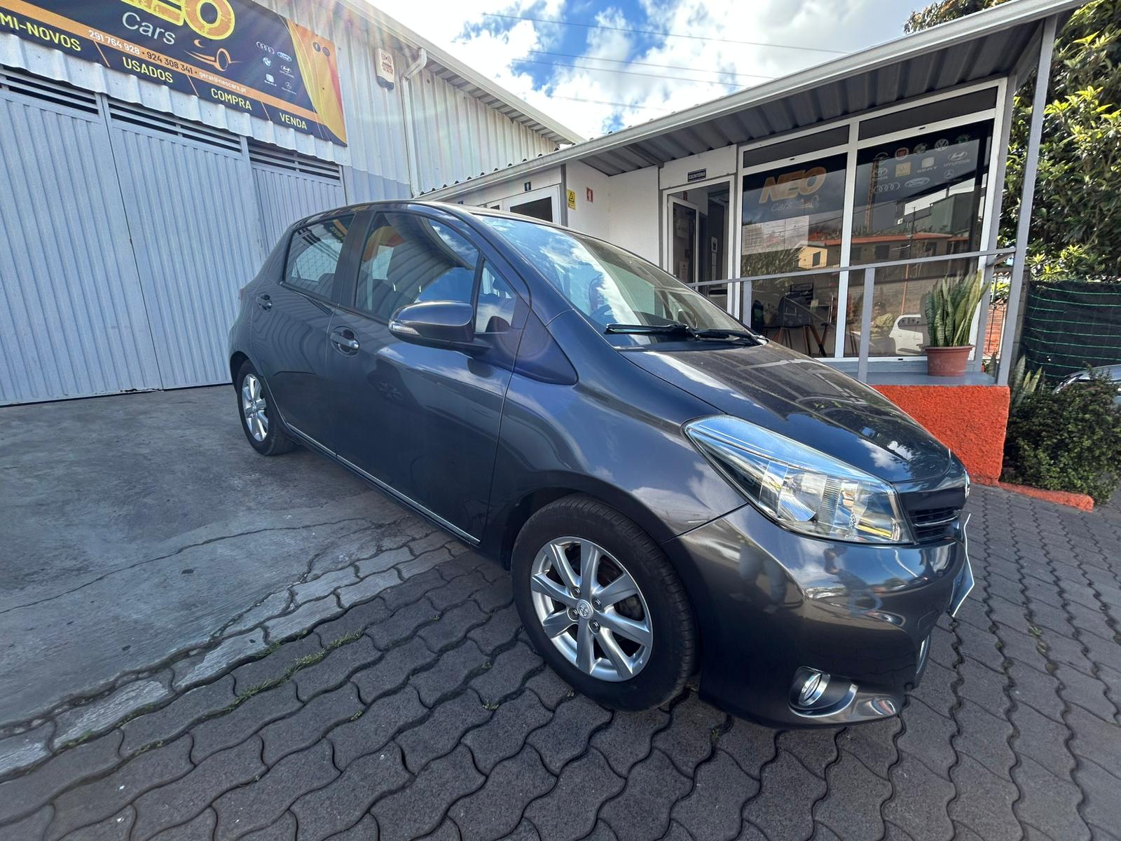 2014 TOYOYA YARIS