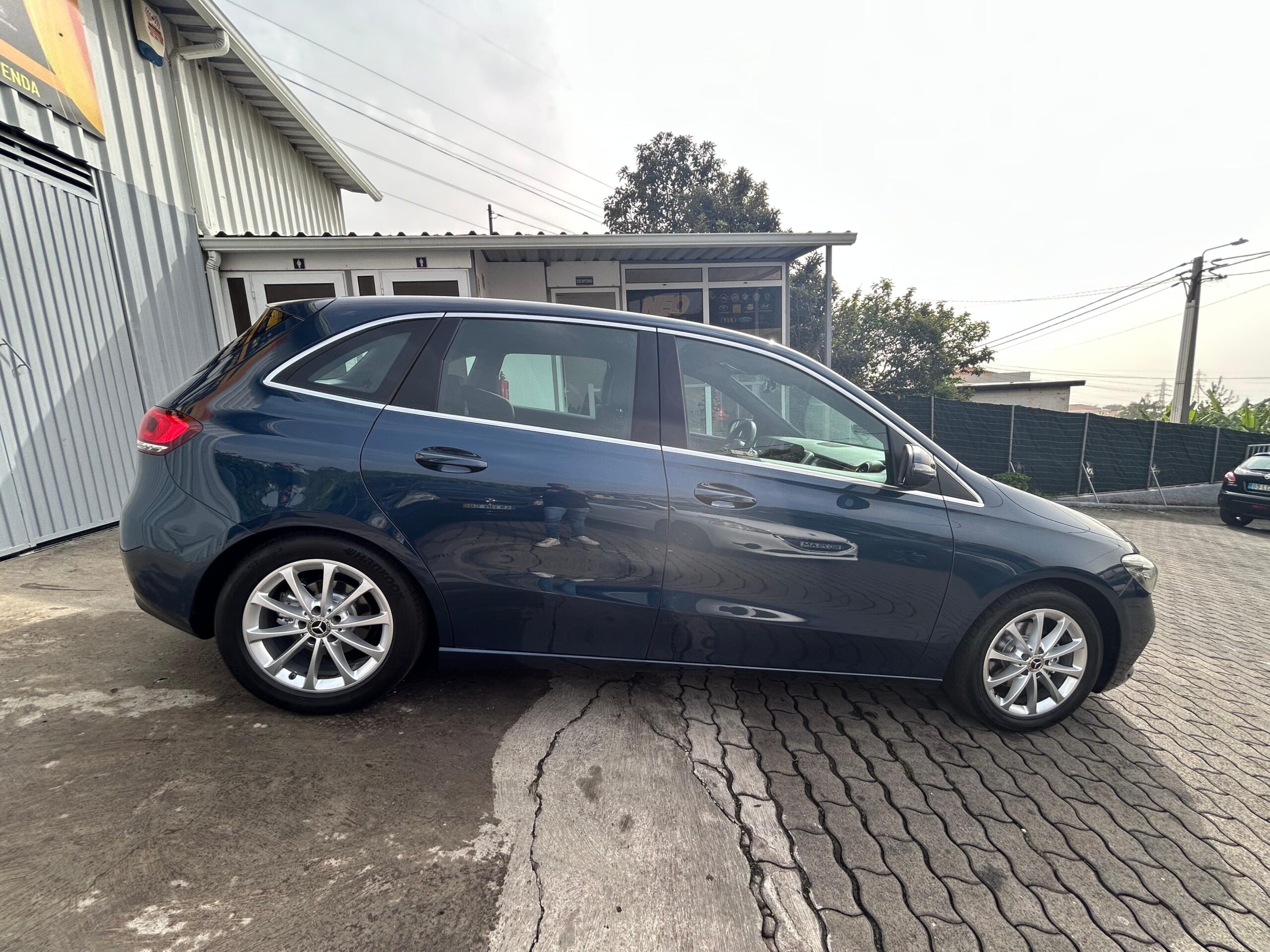 2019 MERCEDES B190D
